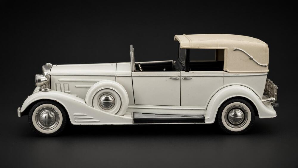 Vintage Style Touring Car Diecast Model Classic Open-Top Collectible